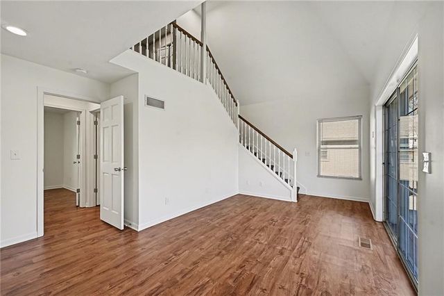 8317 NW Overland Drive, Kansas City, MO 64151