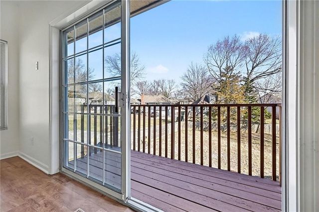 8317 NW Overland Drive, Kansas City, MO 64151