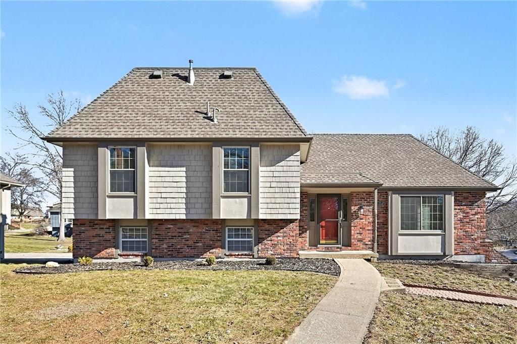 8317 NW Overland Drive, Kansas City, MO 64151