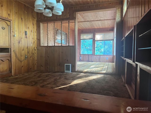 37635 West Lake Walker Drive SE, Enumclaw, WA 98022