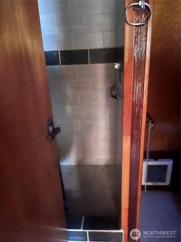 37635 West Lake Walker Drive SE, Enumclaw, WA 98022