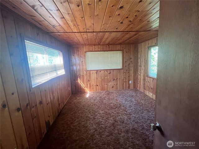 37635 West Lake Walker Drive SE, Enumclaw, WA 98022