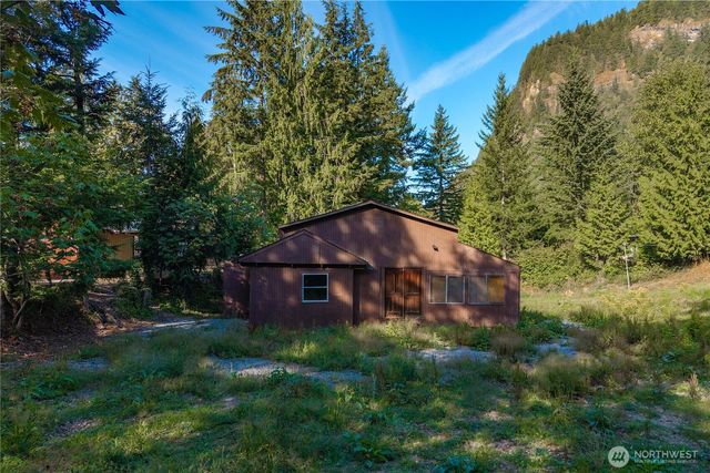 37635 West Lake Walker Drive SE, Enumclaw, WA 98022