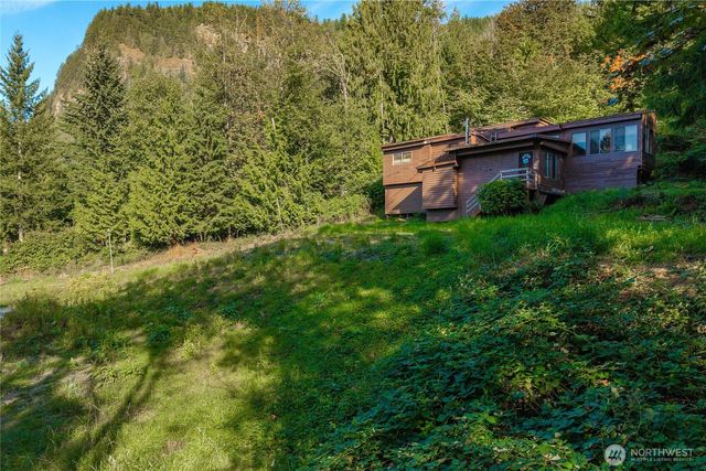 37635 West Lake Walker Drive SE, Enumclaw, WA 98022