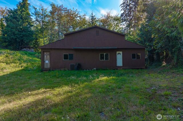 37635 West Lake Walker Drive SE, Enumclaw, WA 98022