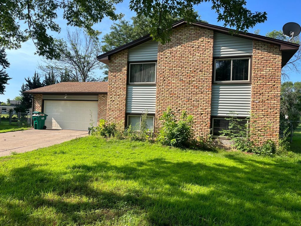 3349 74th Circle N, Brooklyn Park, MN 55443