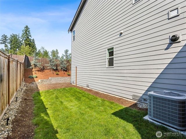 12911 Emerald Ridge Boulevard E, Puyallup, WA 98374