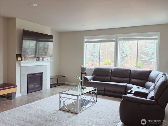 12911 Emerld Ridge Boulevard E, Puyallup, WA 98374