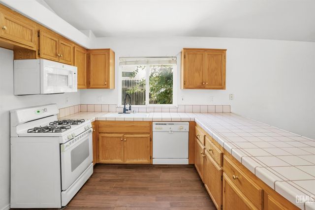 8900 Rollingbay Drive, Bakersfield, CA 93312