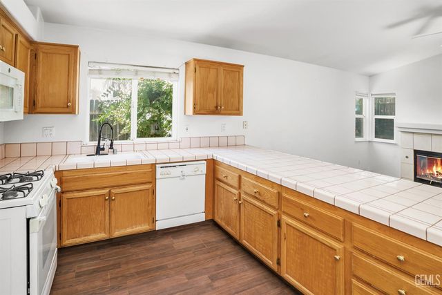 8900 Rollingbay Drive, Bakersfield, CA 93312