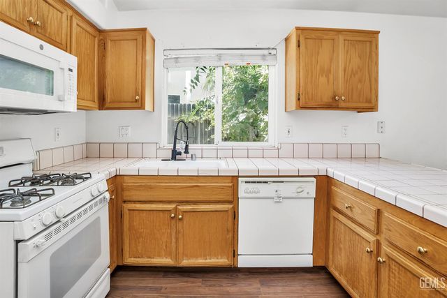 8900 Rollingbay Drive, Bakersfield, CA 93312