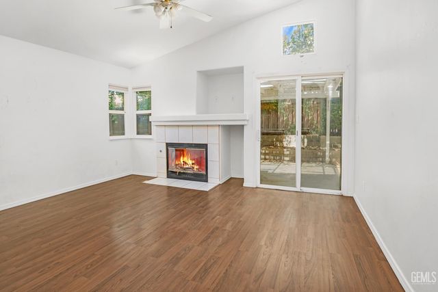 8900 Rollingbay Drive, Bakersfield, CA 93312