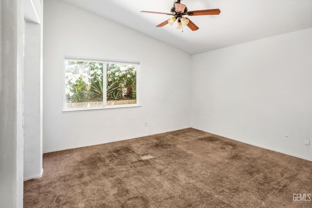 8900 Rollingbay Drive, Bakersfield, CA 93312