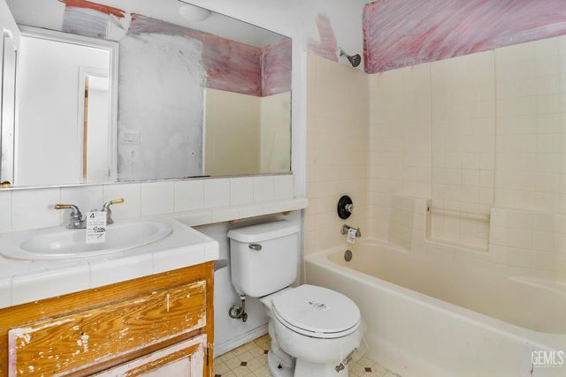 8900 Rollingbay Drive, Bakersfield, CA 93312