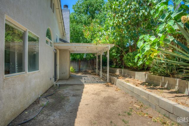 8900 Rollingbay Drive, Bakersfield, CA 93312