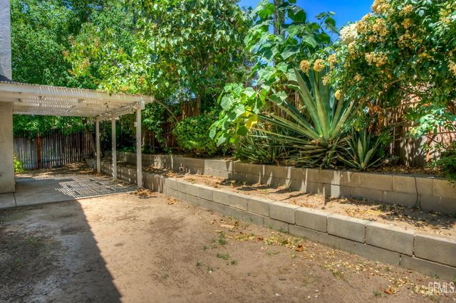 8900 Rollingbay Drive, Bakersfield, CA 93312
