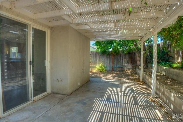 8900 Rollingbay Drive, Bakersfield, CA 93312