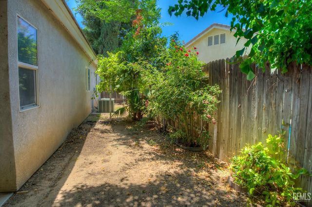 8900 Rollingbay Drive, Bakersfield, CA 93312