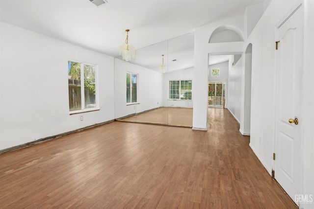 8900 Rollingbay Drive, Bakersfield, CA 93312