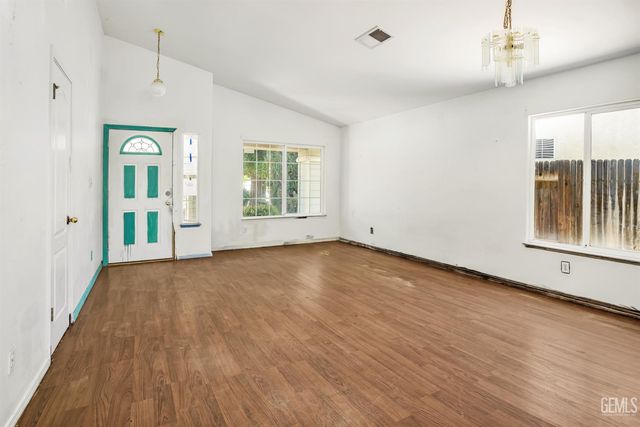 8900 Rollingbay Drive, Bakersfield, CA 93312