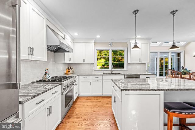 287 STONEGATE DR, Devon, PA 19333