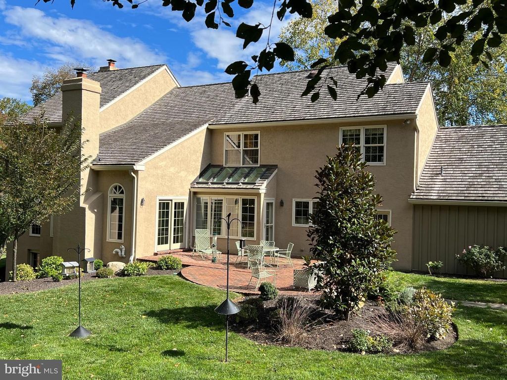 287 STONEGATE DR, Devon, PA 19333