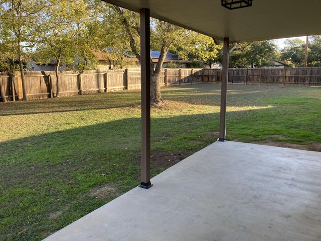 312 Live Oak DR, Mountain City, TX 78610