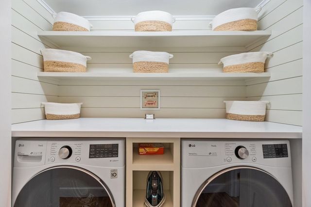 82 Ash St, Concord, MA 01742