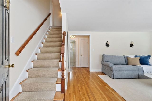 82 Ash St, Concord, MA 01742