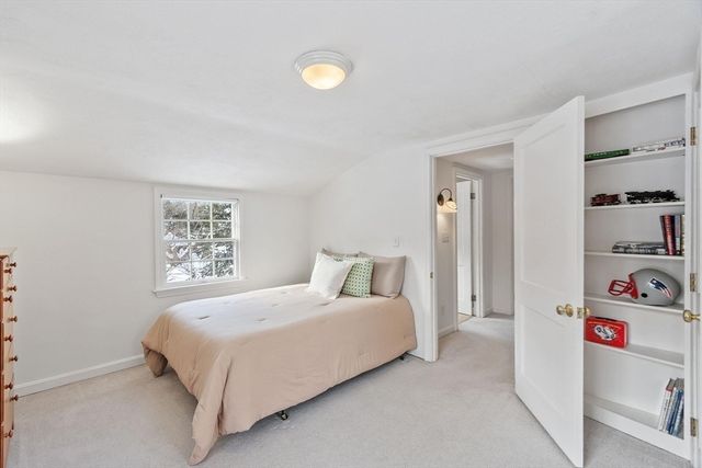 82 Ash St, Concord, MA 01742