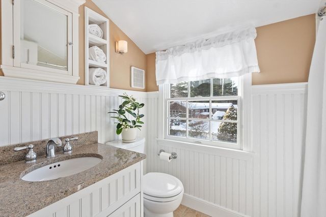 82 Ash St, Concord, MA 01742