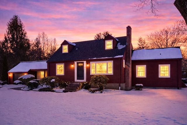 82 Ash St, Concord, MA 01742