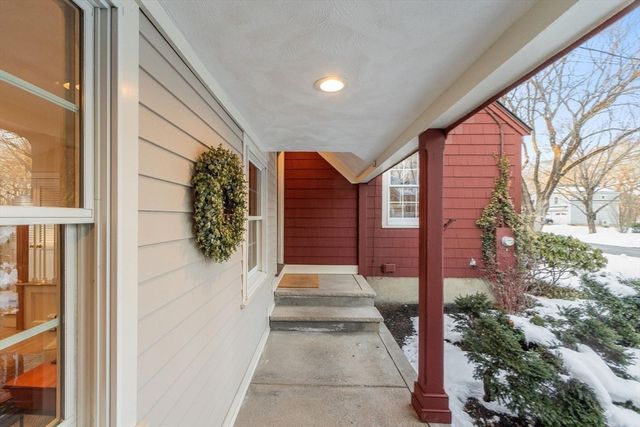 82 Ash St, Concord, MA 01742