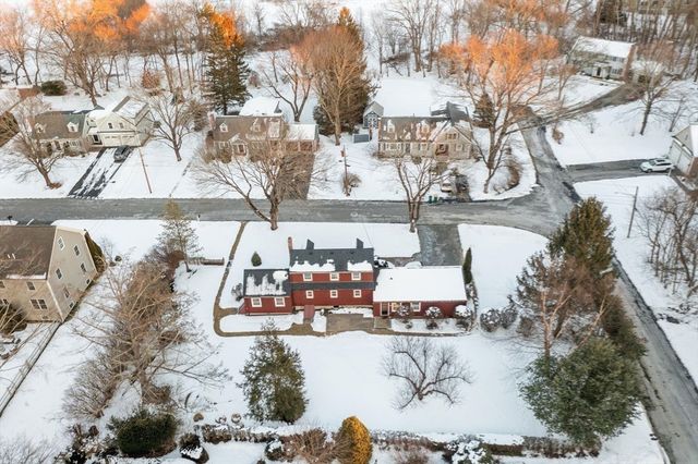 82 Ash St, Concord, MA 01742