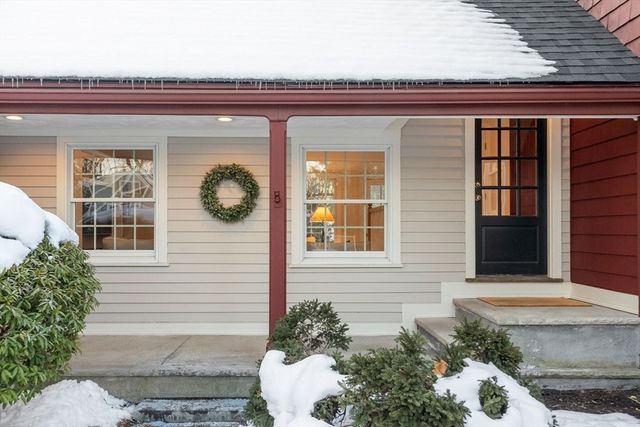 82 Ash St, Concord, MA 01742
