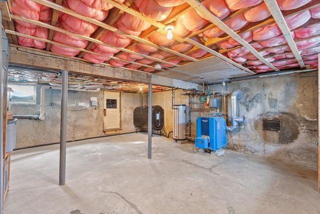 82 Ash St, Concord, MA 01742