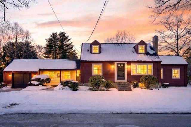 82 Ash St, Concord, MA 01742