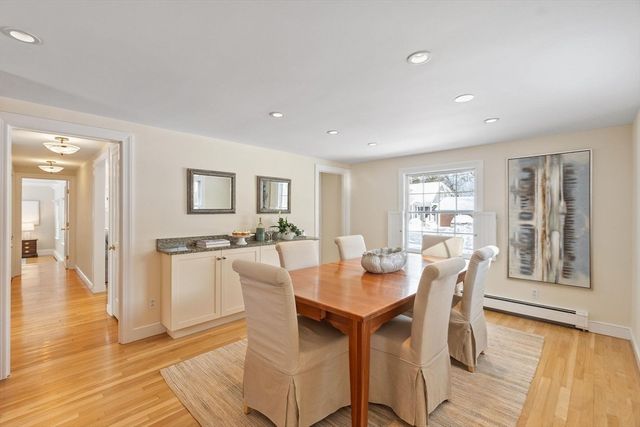 82 Ash St, Concord, MA 01742