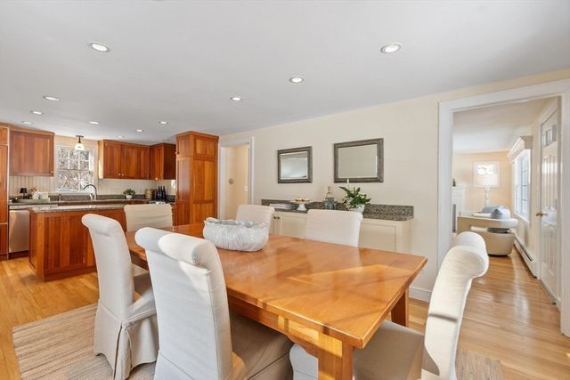 82 Ash St, Concord, MA 01742