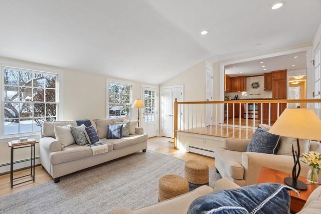 82 Ash St, Concord, MA 01742