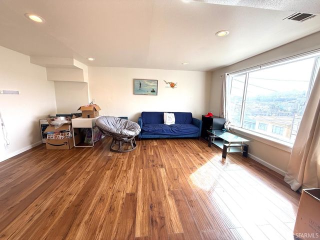 737 London Street, San Francisco, CA 94112