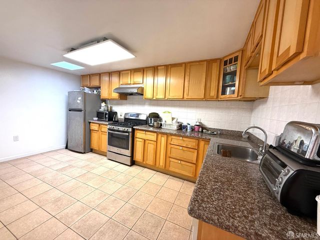 737 London Street, San Francisco, CA 94112