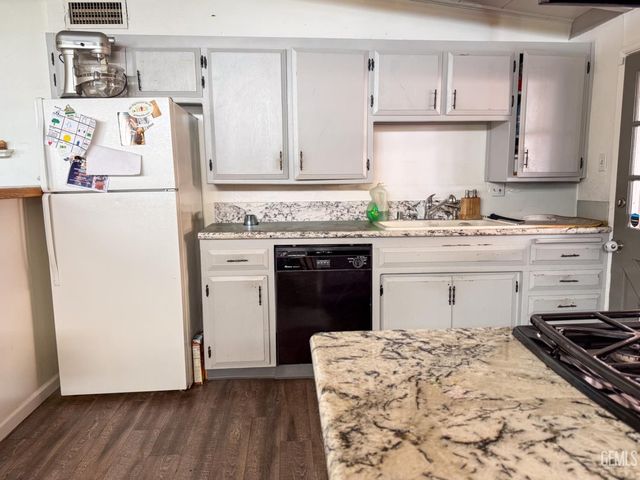 2218 Lindora Street, Bakersfield, CA 93306