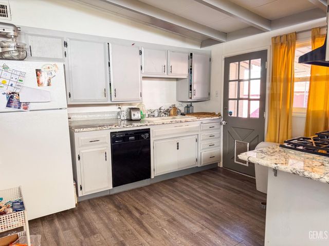 2218 Lindora Street, Bakersfield, CA 93306