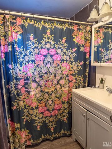 2218 Lindora Street, Bakersfield, CA 93306