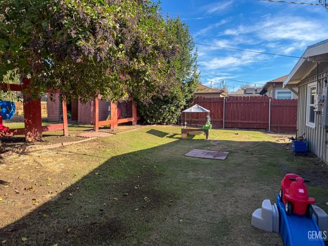 2218 Lindora Street, Bakersfield, CA 93306