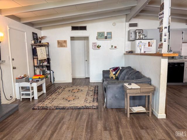 2218 Lindora Street, Bakersfield, CA 93306