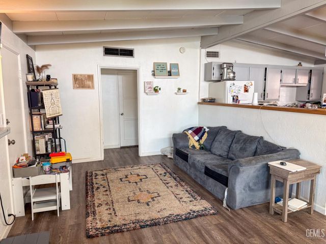 2218 Lindora Street, Bakersfield, CA 93306