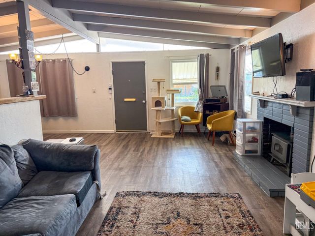 2218 Lindora Street, Bakersfield, CA 93306