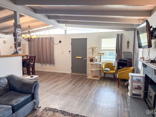 2218 Lindora Street, Bakersfield, CA 93306